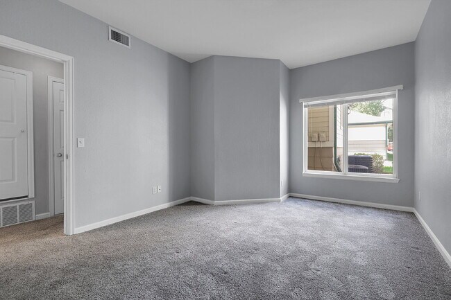 Building Photo - $1,650.00, Spacious 2-bedroom, 1 bath Cond...