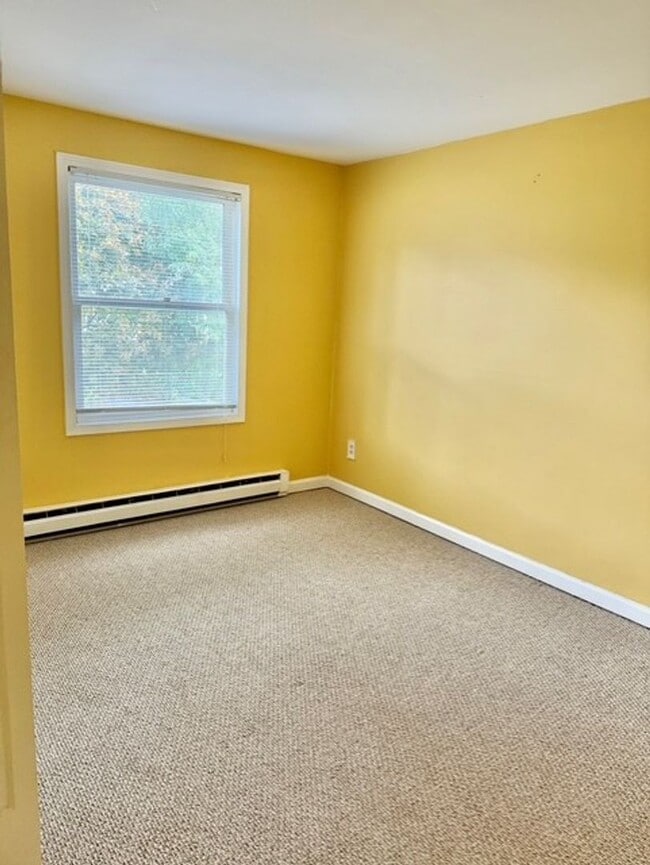 Building Photo - 120 Hinsdale St