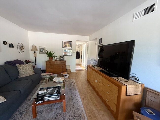 Building Photo - Bright and Spacious Laguna Village Condo!