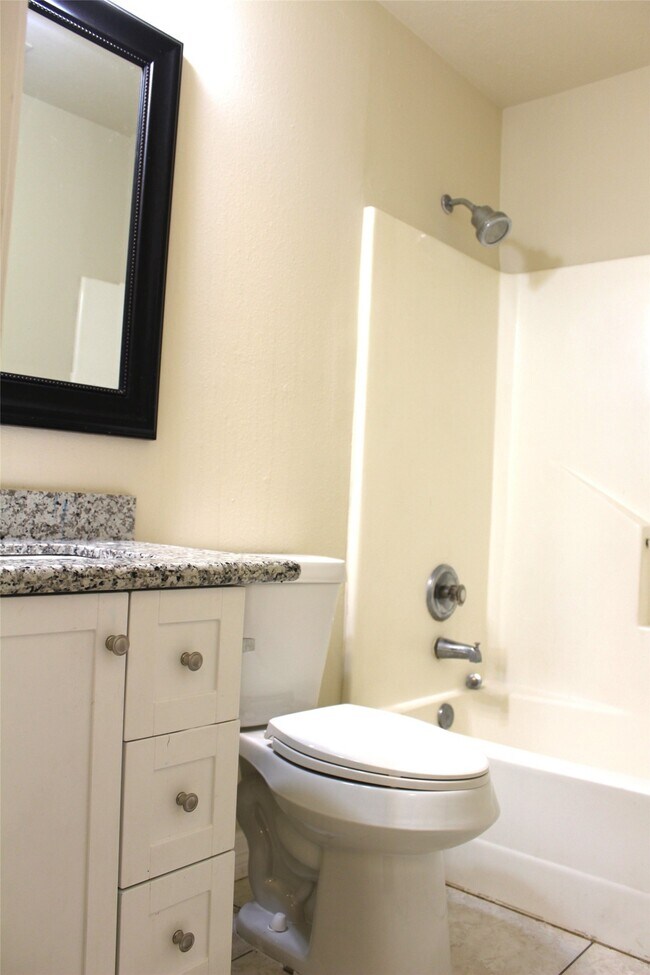 Building Photo - 16014 Clayton Green Dr