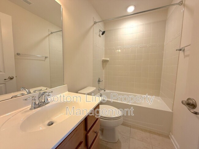 Building Photo - 4020 Zilker Park Dr