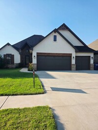 Building Photo - Welcome Home!