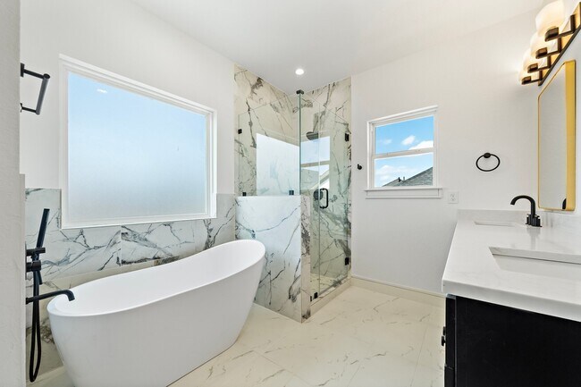 Building Photo - 1005 E 28th St