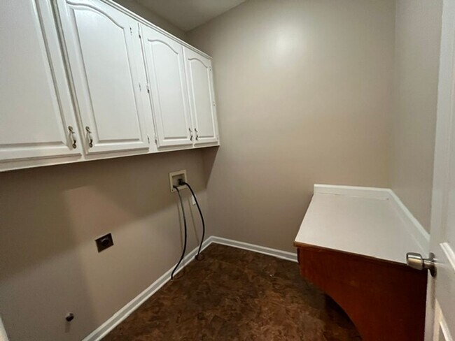 Building Photo - 440 Blue Lake Dr
