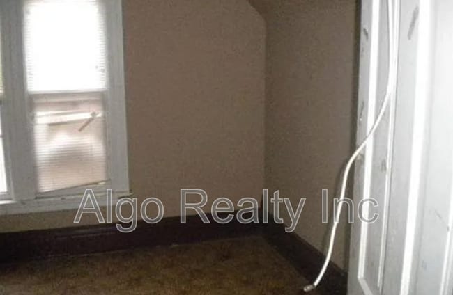 Building Photo - 2647 Fremont Ave N