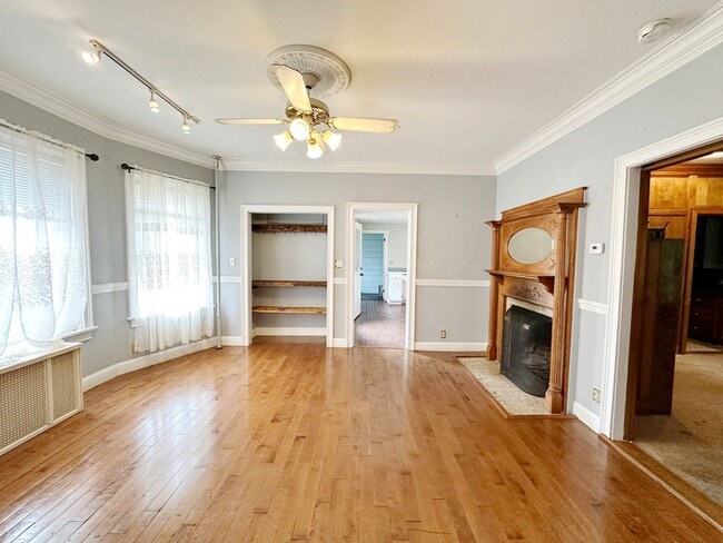 Building Photo - Beautiful 3 BR 1.5 BA Leominster SFH