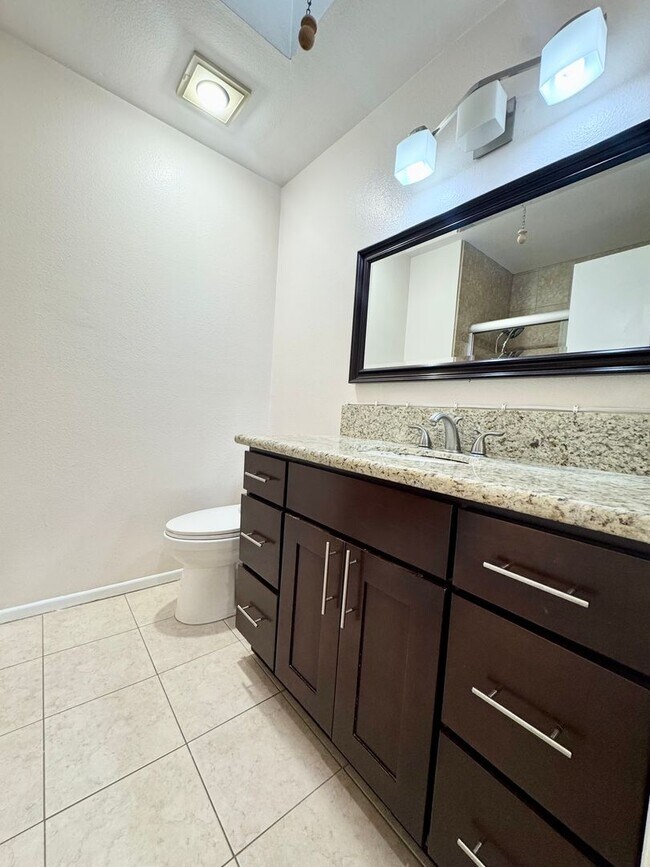 Building Photo - *** Charming 4 bed 3.5 bath Alhambra Townhome ***