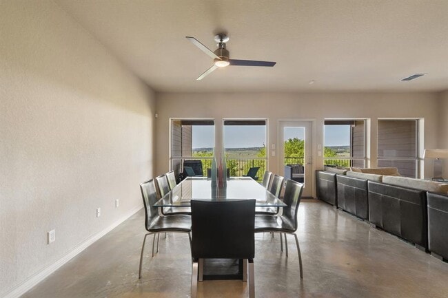 Building Photo - 970 Parkview Dr