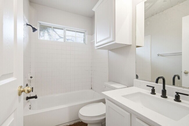 Building Photo - 16516 Fowler Mill Cove