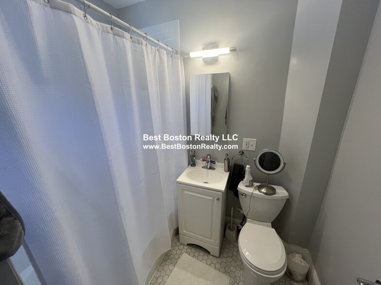 Building Photo - 337 Highland Ave