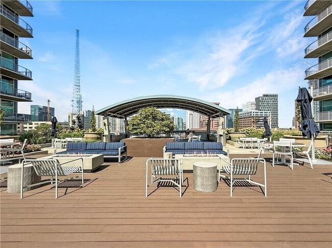 Building Photo - 943 Peachtree St NE