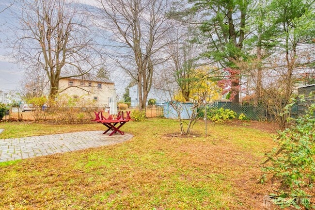 Building Photo - 345 Lincoln Blvd