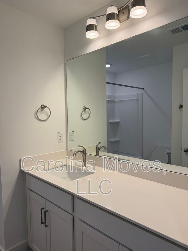 Building Photo - 508 Round Rock Wy