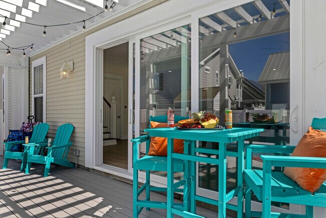 Building Photo - 4456 Luke Ave