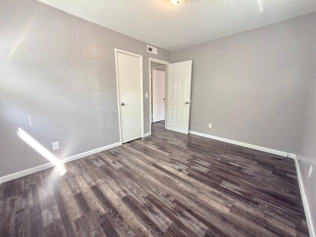 Building Photo - 3646 Northdale Pl