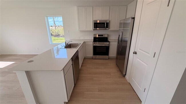 Building Photo - 806 Lynx St