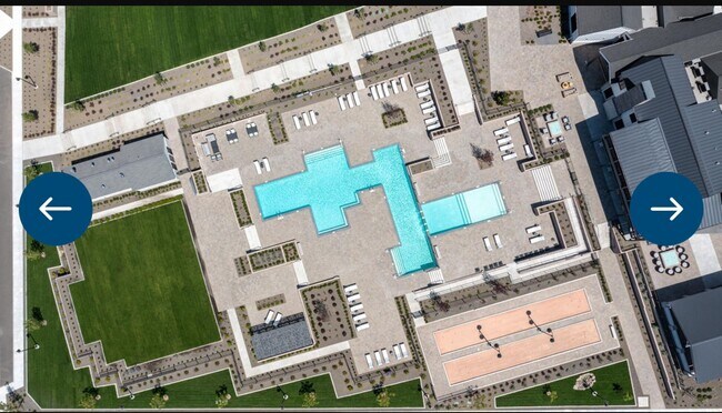 Building Photo - Luxury 55+ Executive Home- Fully Furnished