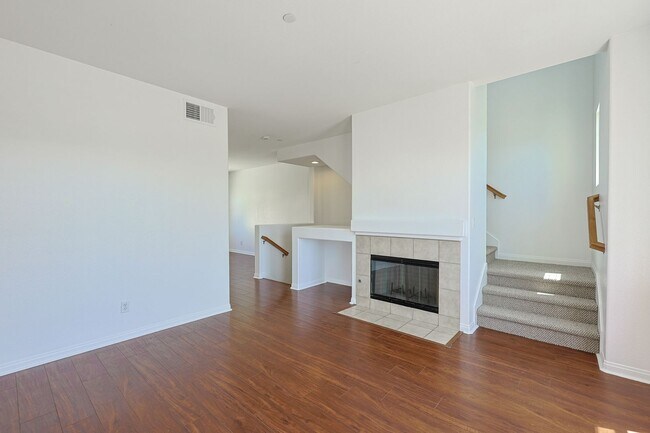 Building Photo - La Mesa 2BR + Office Room Townhome-Style Condo with 2-Car Garage Parking