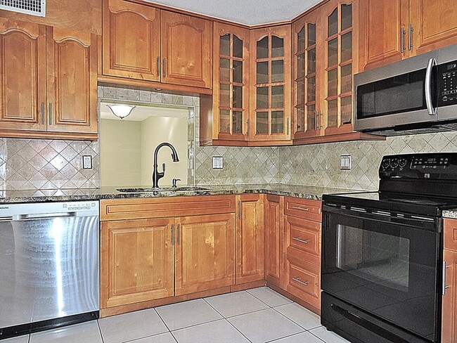 Building Photo - 5040 Society Pl E