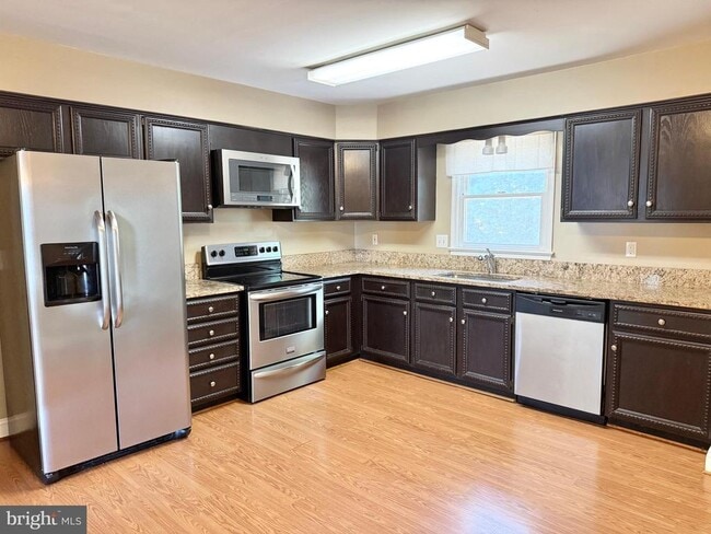 Building Photo - 15407 Skyline Dr