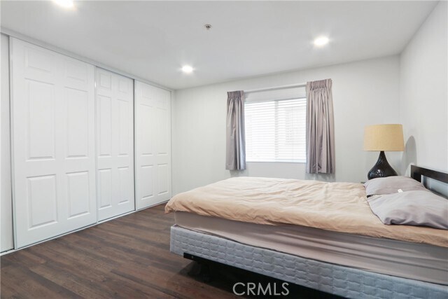 Building Photo - 112 N Primrose Ave