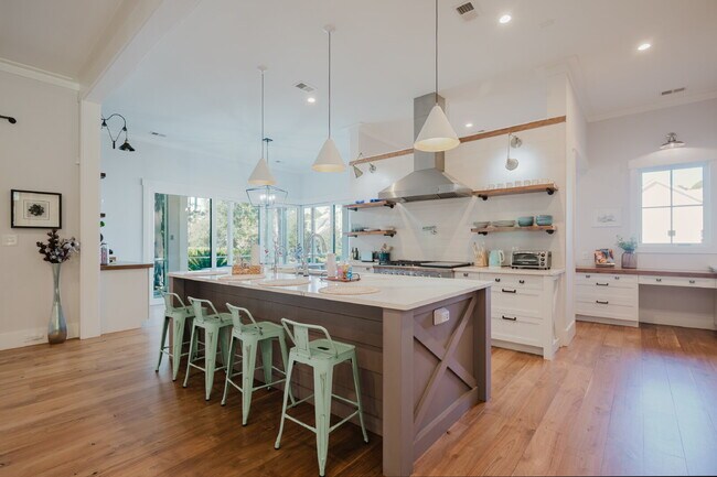 Building Photo - Stunning Custom Home in Palmetto Bluff