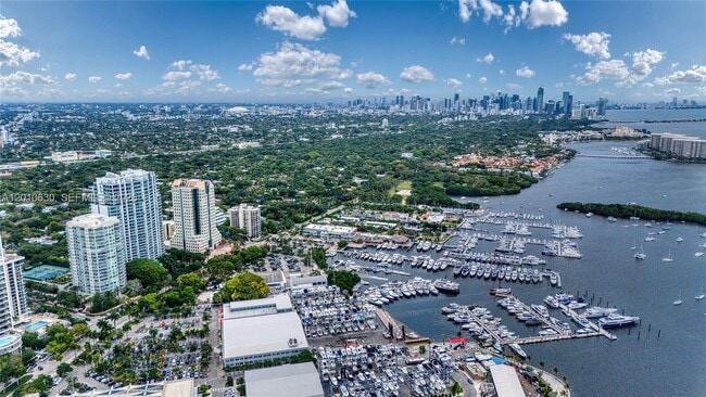 Building Photo - 2575 S Bayshore Dr