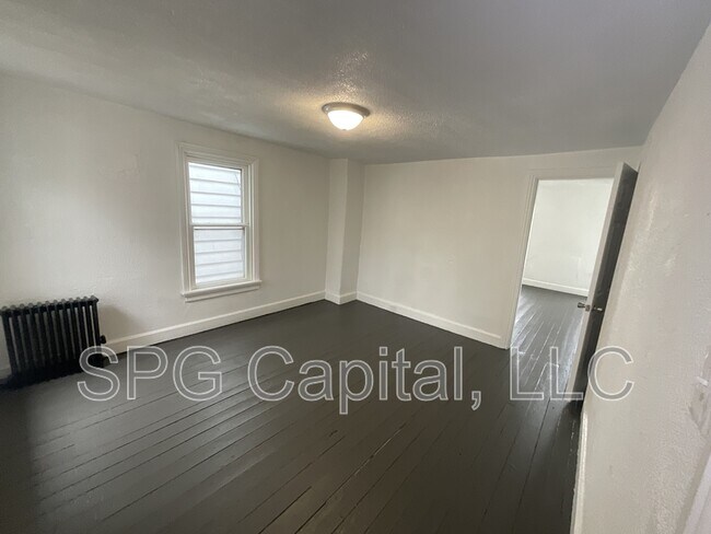 Building Photo - 1939 Briggs St