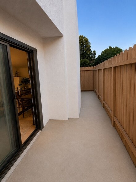 SIDE PATIO - 2118 Obarr Pl