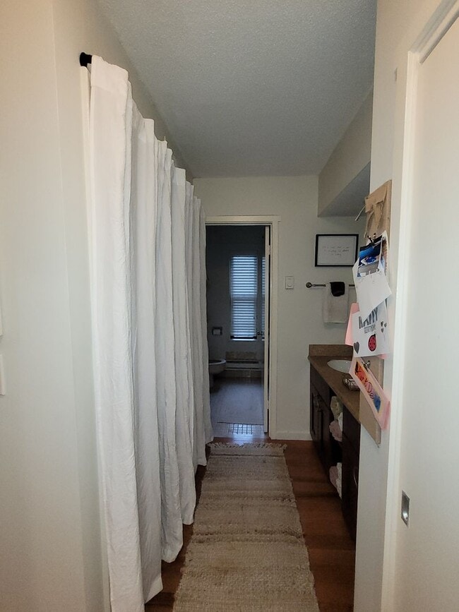 Building Photo - Lovely End Unit Located in Highly Sought A...