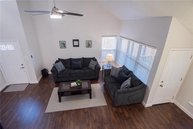 Building Photo - Boxwood Drive