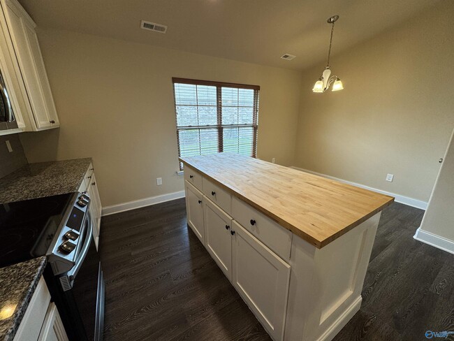Building Photo - 2467 Bell Manor Dr SW