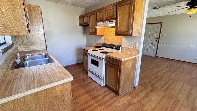 Building Photo - 819 Downing Pines Rd