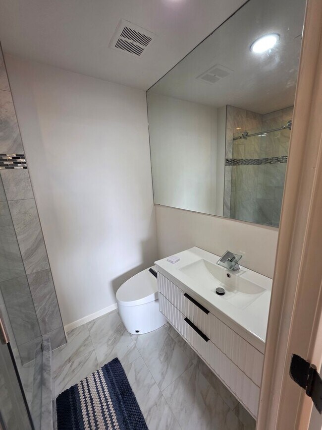 Building Photo - 612 Acacia Cir