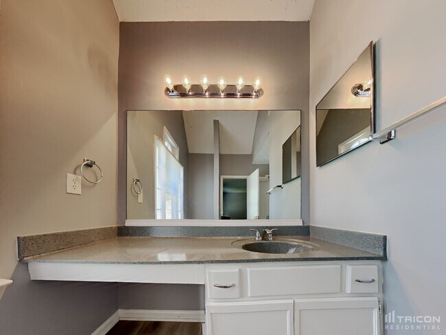 Building Photo - 1372 Inman Ct