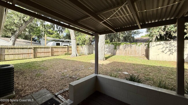 Building Photo - 27 Seminole Dr