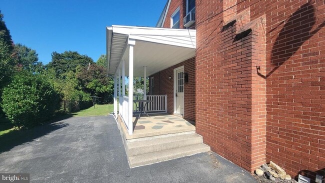 Primary Photo - 627 Biggs Ave