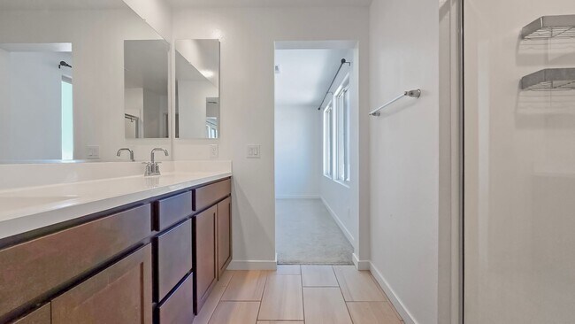 Building Photo - Community pool! Excellent Goodyear location!