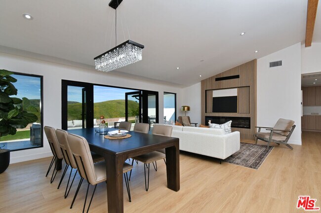 Building Photo - 26065 Farmfield Rd