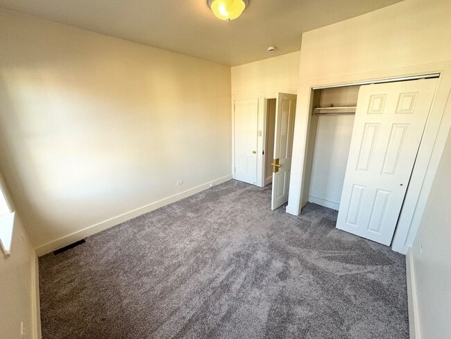 Building Photo - 3 Bedroom Semi-Detached Home