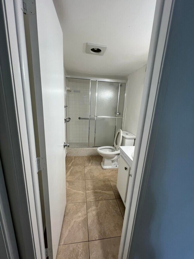 Building Photo - 9470 Live Oak Pl