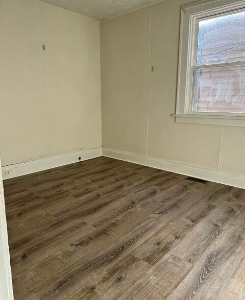 Building Photo - 1353 Hertel Ave