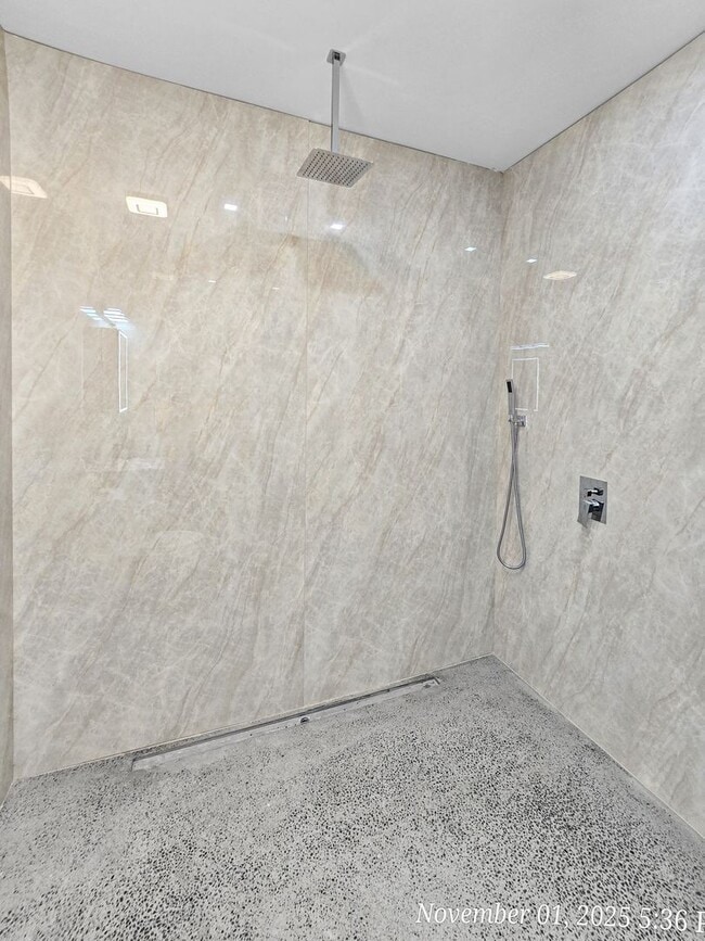 Building Photo - 1522 W Fulton Rd