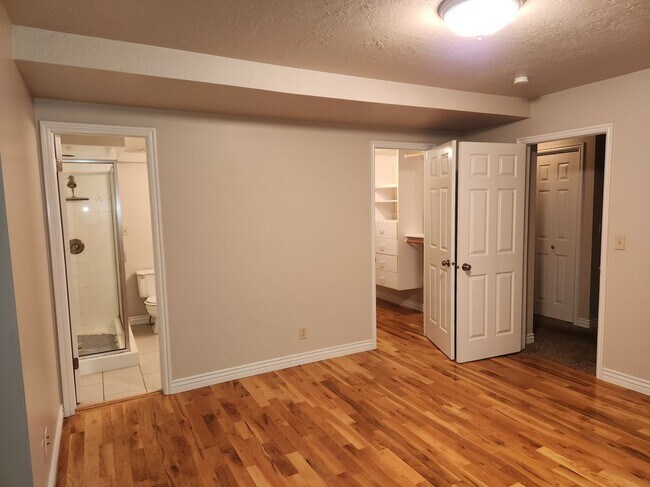 Building Photo - Spacious 5 Bd 2.5 Bath Home in Millcreek