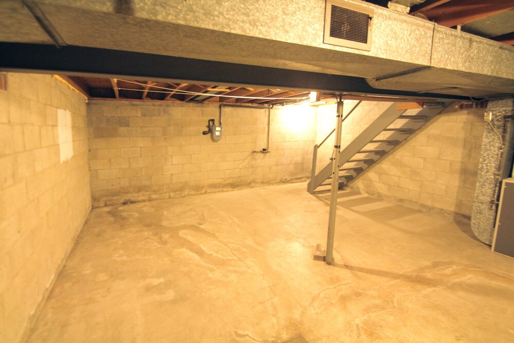 Building Photo - 421 Franklin Ave