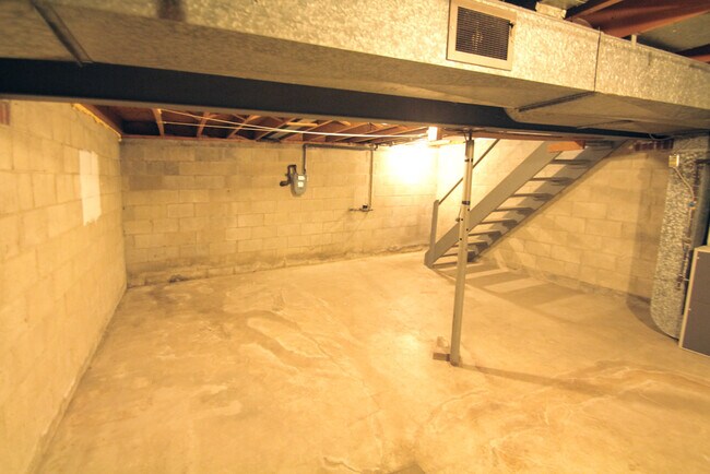 Building Photo - 421 Franklin Ave