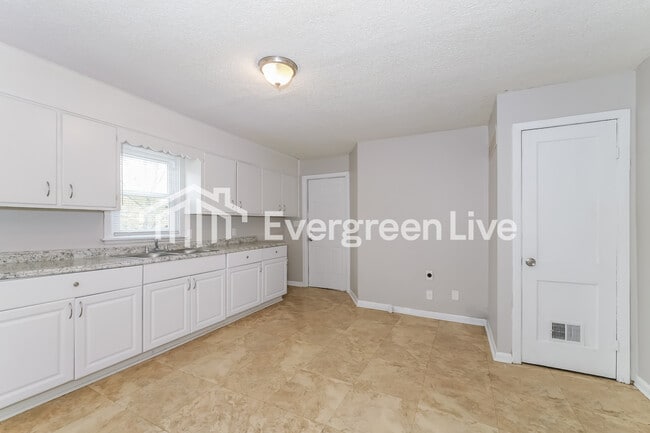 Building Photo - 319 S Hocker Ave