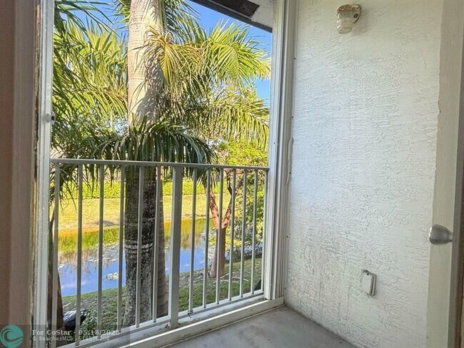 Building Photo - 9013 NW 38th Dr
