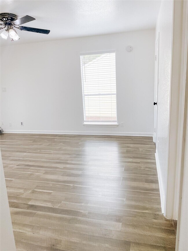 Building Photo - 14555 Wunderlich Dr