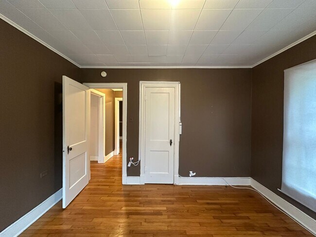 Building Photo - Rowland Duplex 130/130 1/2 *LEASE UP*
